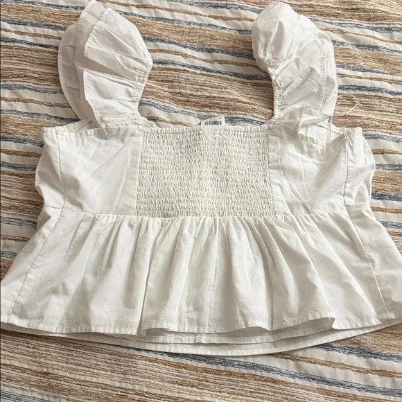 Abercrombie & Fitch flutter sleeve top. - Picture 8 of 8